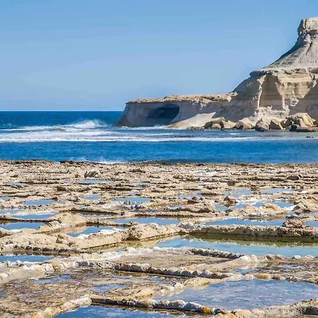 아파트 Bright And Airy Flat In Marsalforn, Gozo 마살폰