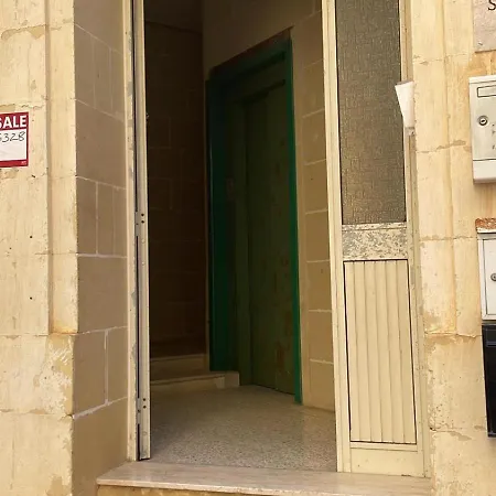 Bright And Airy Flat In Marsalforn, Gozo 아파트