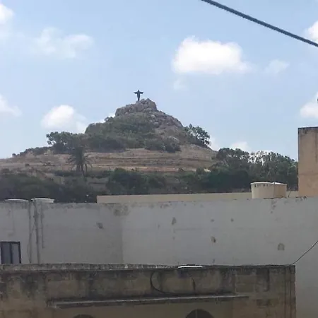 Bright And Airy Flat In Marsalforn, Gozo Апартаменты