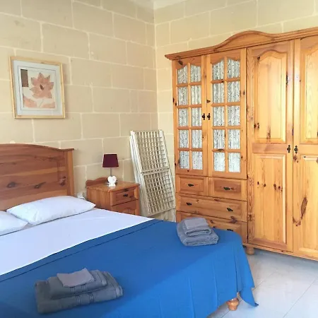 Bright And Airy Flat In Marsalforn, Gozo *