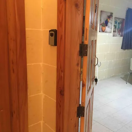 Bright And Airy Flat In Marsalforn, Gozo Апартаменты Марсалфорн