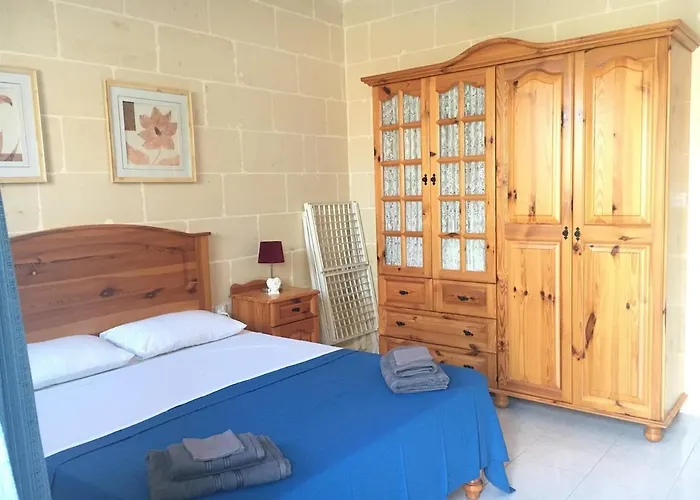 Bright And Airy Flat In Marsalforn, Gozo *